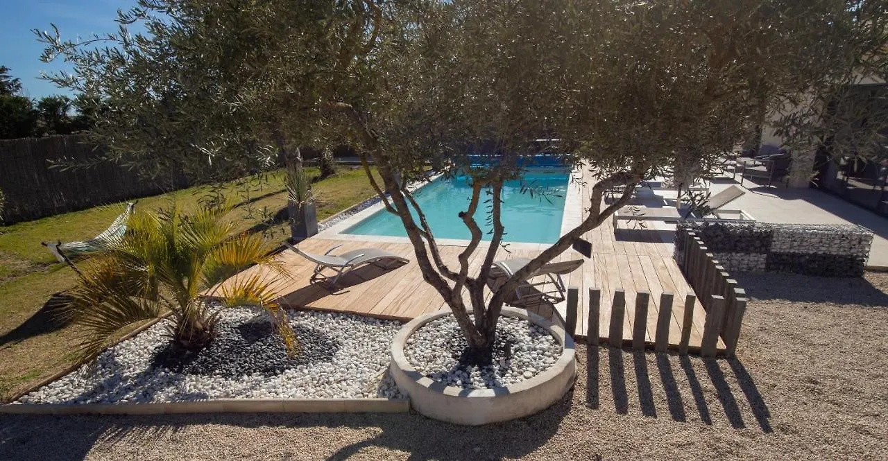 In Elsama Piscine Chauffee Villa L'Isle-sur-la-Sorgue 0*,  France